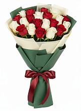 Букет Микс из красных и белых роз в Глинково