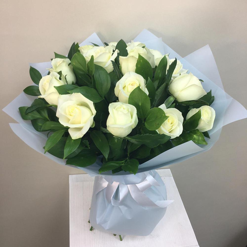 Букет 15 Белых роз Проуд в Глинково
