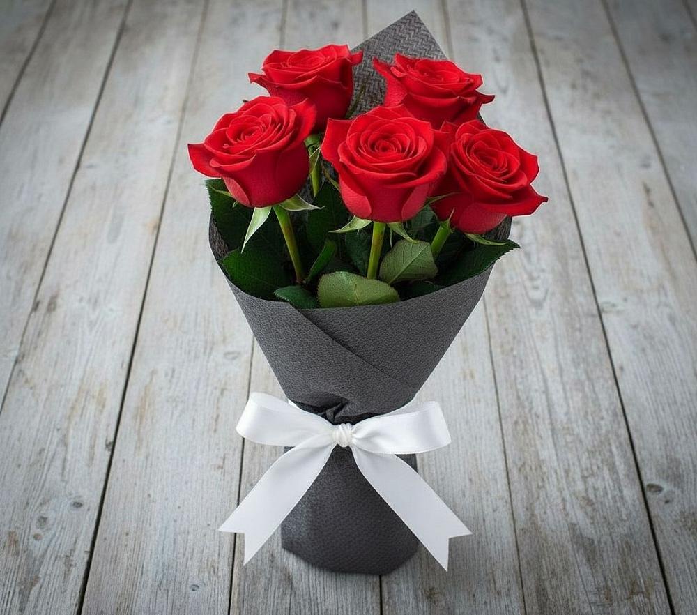 Букет 5 Красных роз Эдлесс Лав в Глинково