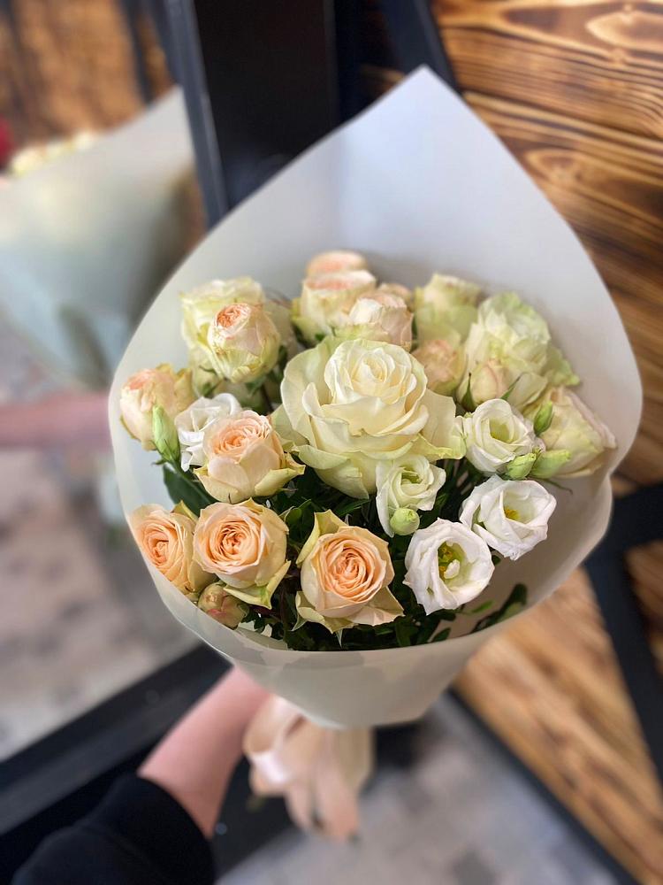 Букет цветов из: Розы и Лизиантусы в Глинково